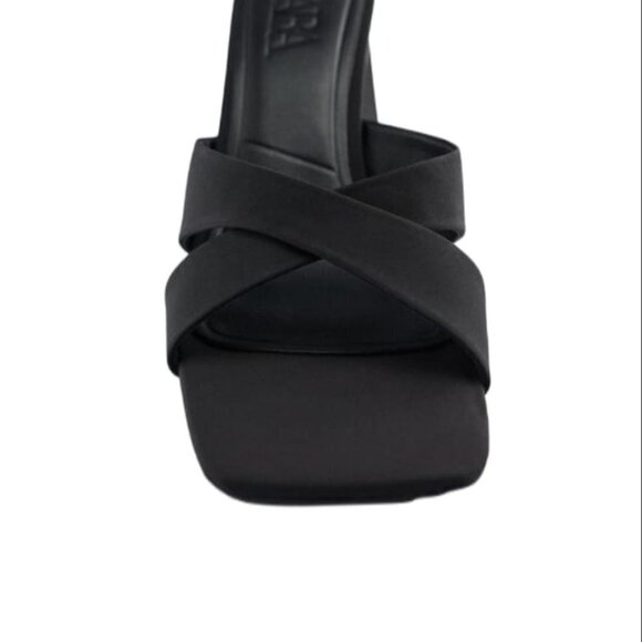 Zara HEELED CROSSED STRAP SANDALS SS22 BLACK | 2324/810 - Picture 2 of 5